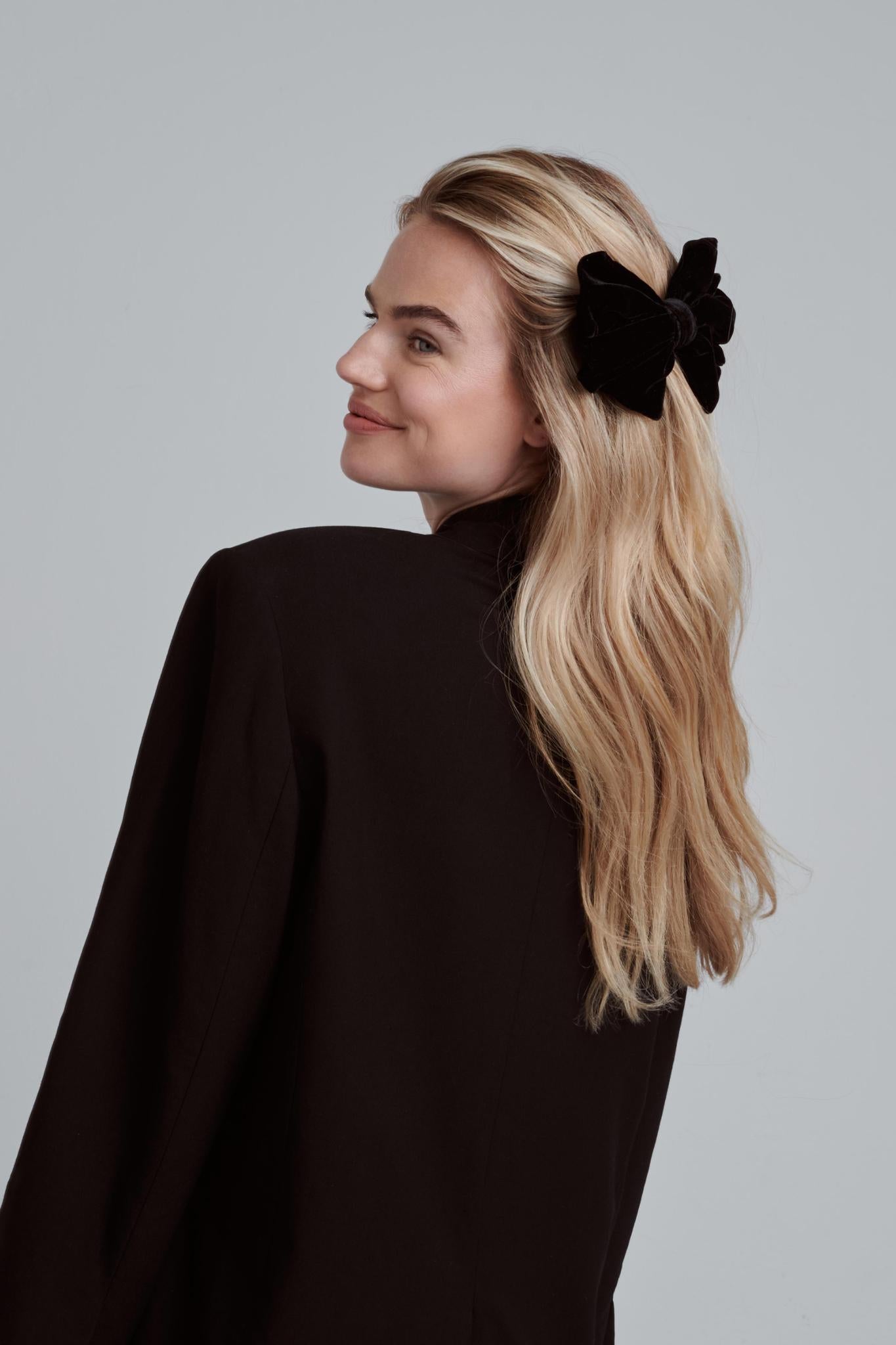 Black velvet Bow Tamar