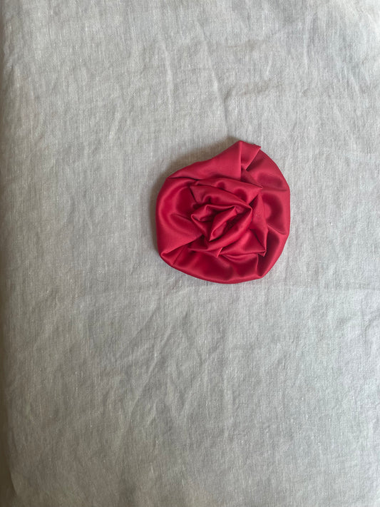 Sample a (women) red flower
