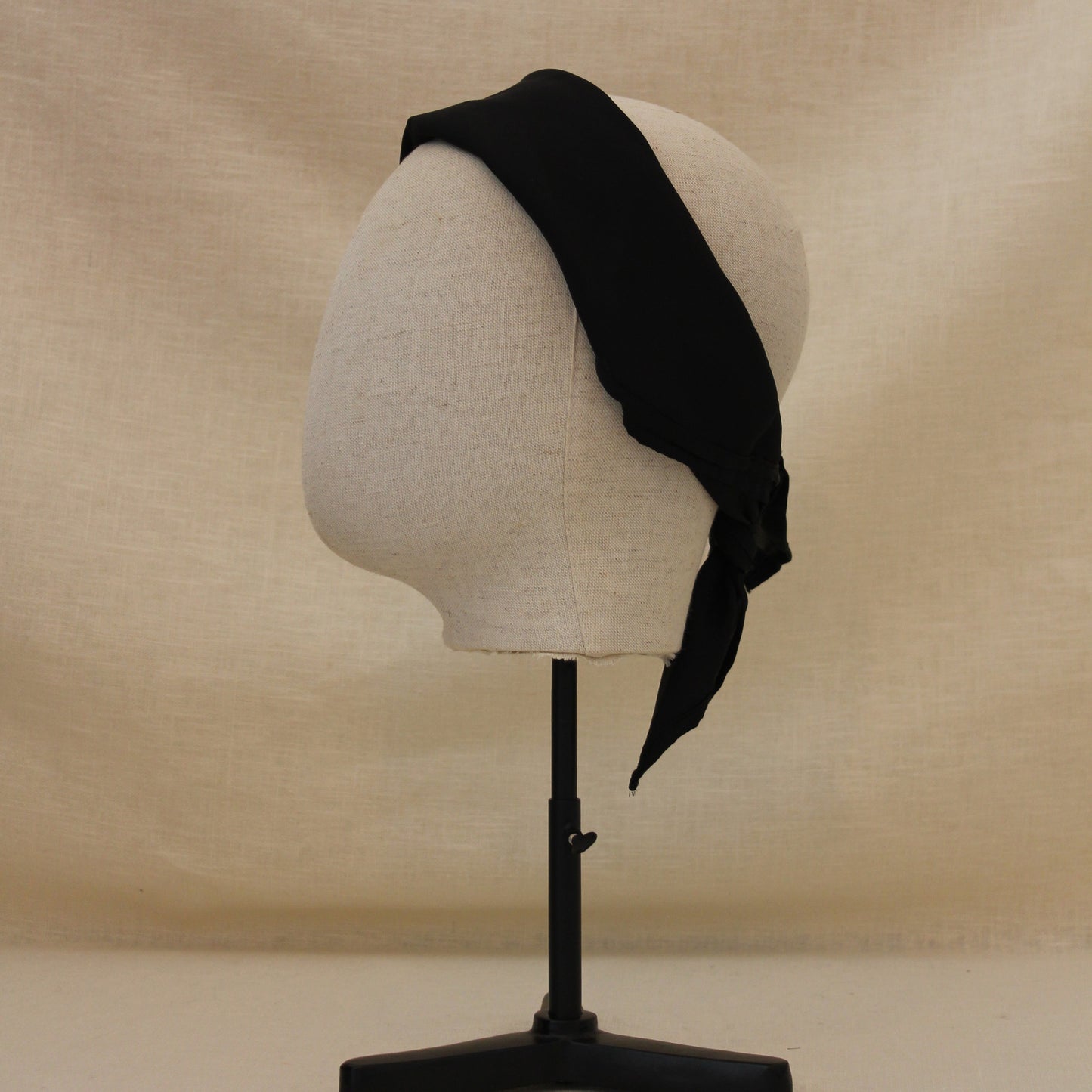 Sample (women) scarf 002 scarf black linen