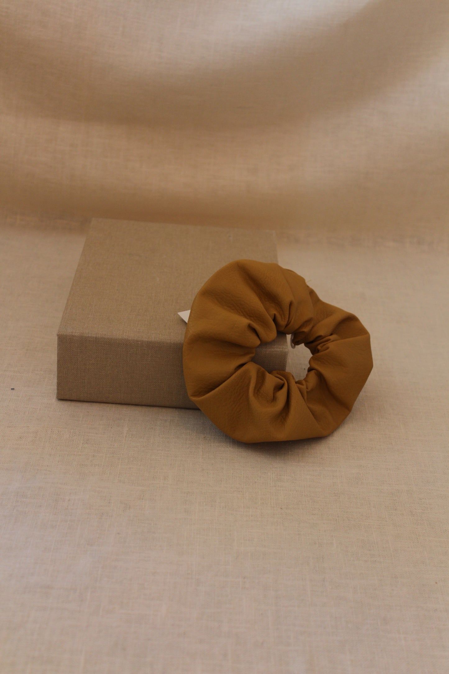 Sample (women) 080 scrunchie