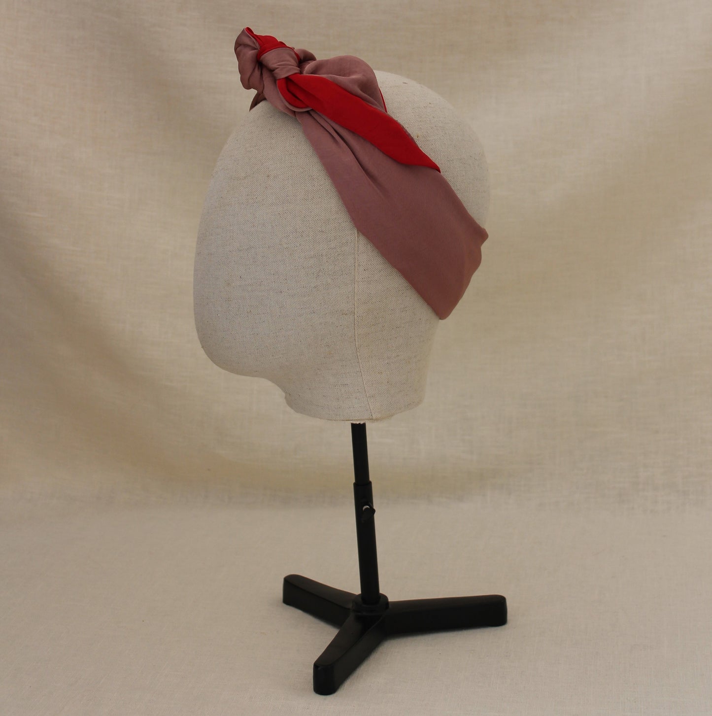 sample (women) scarf red pink