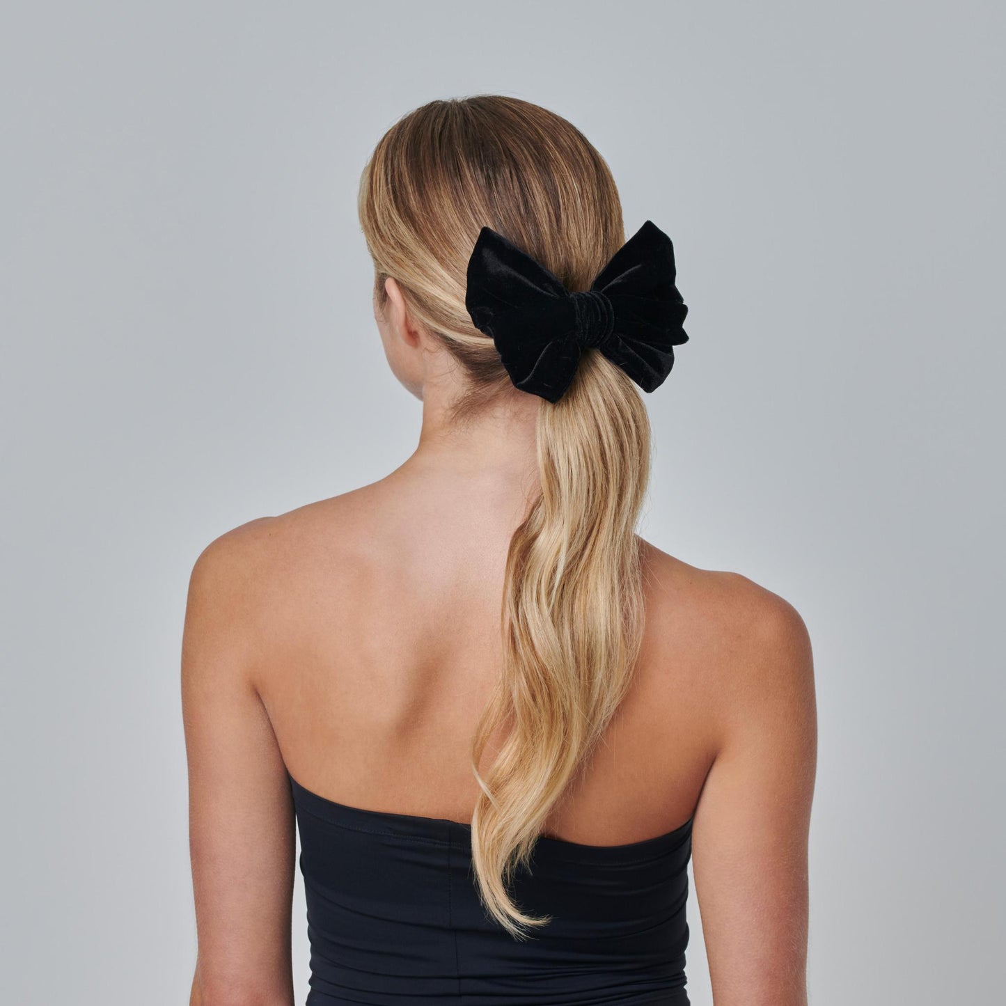 Black velvet Bow Tamar