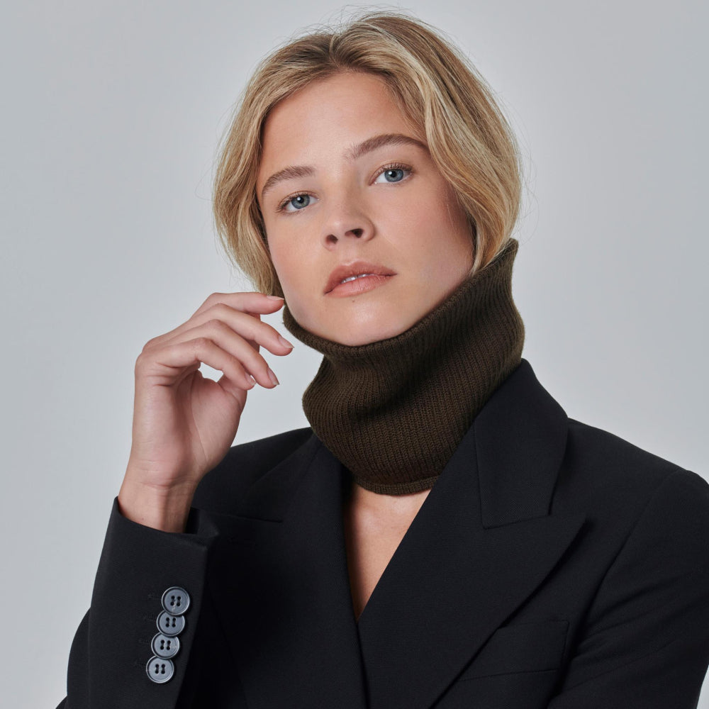 Sample (women) scarf 1009 dark green